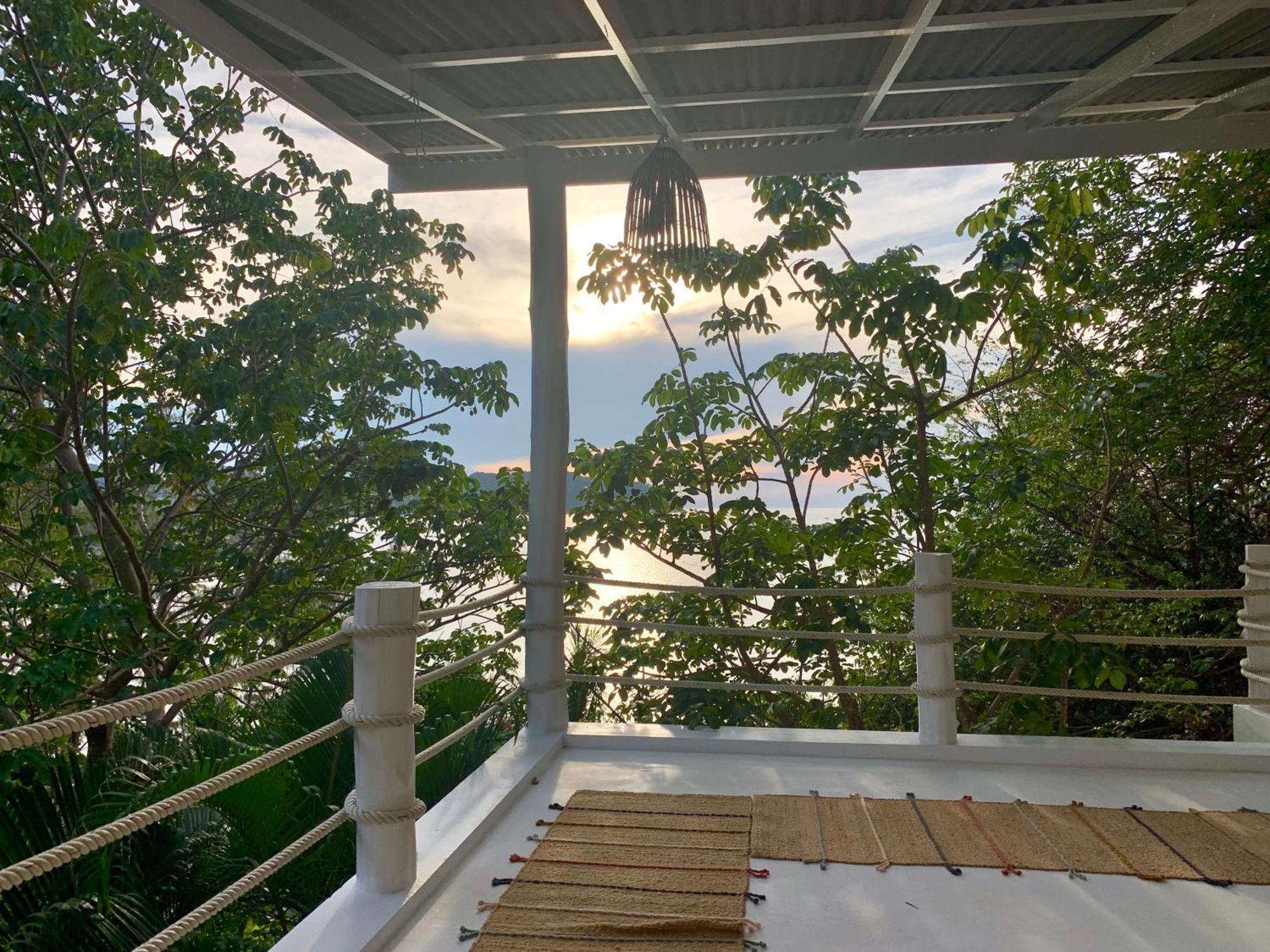 Coconut Beach Bungalows Chaloklum Rom bilde