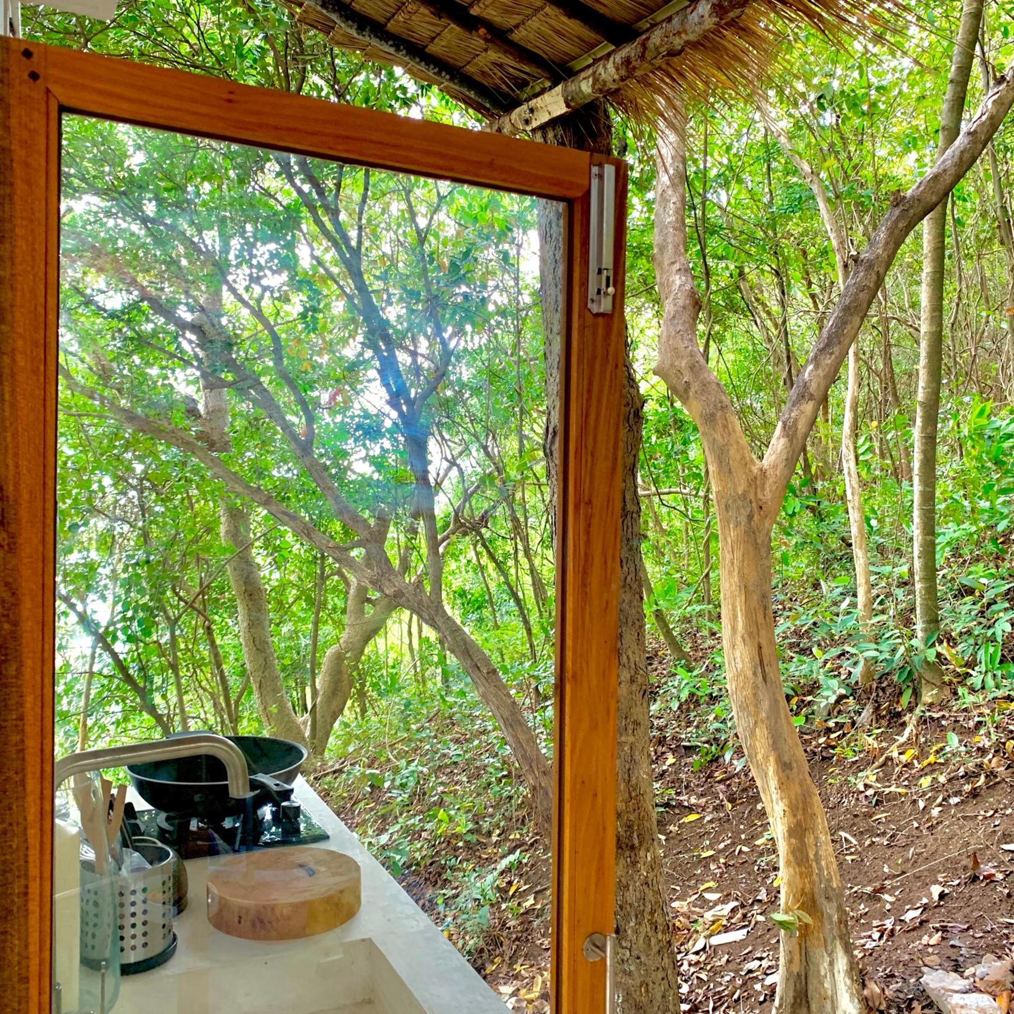 Coconut Beach Bungalows Chaloklum Rom bilde